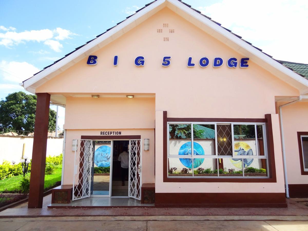 Big 5 Junior Lodge Lubumbashi Bagian luar foto
